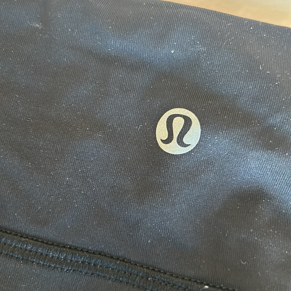 Lululemon Athletica Black and White Cropped leggings, sz 6